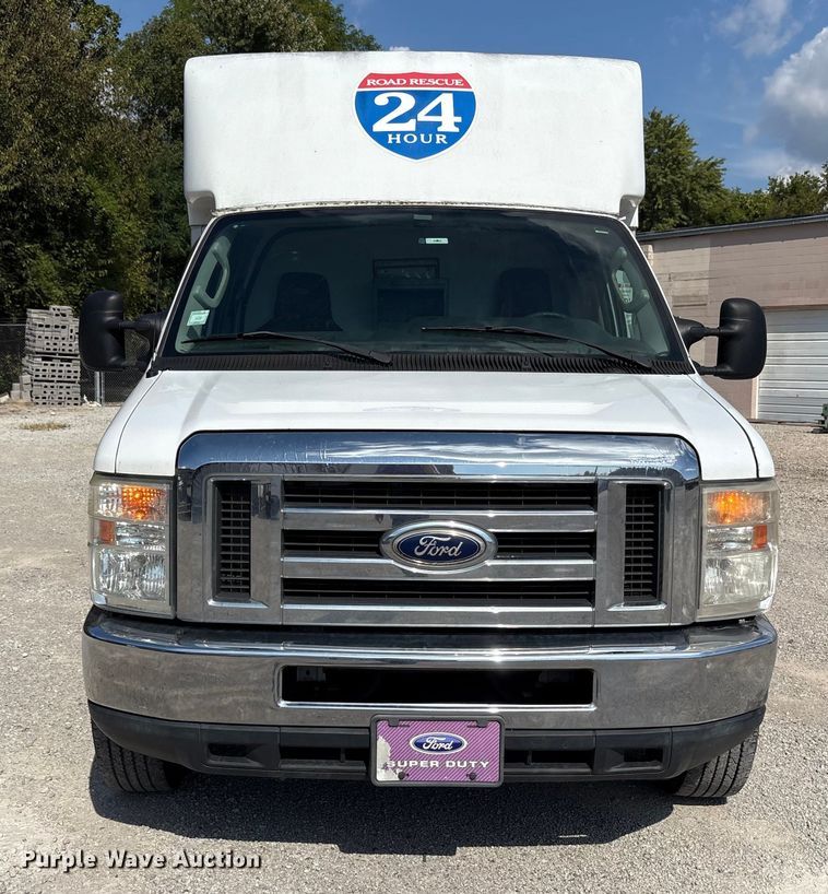 image for item EM6067 2015 Ford E350 Super Duty box truck