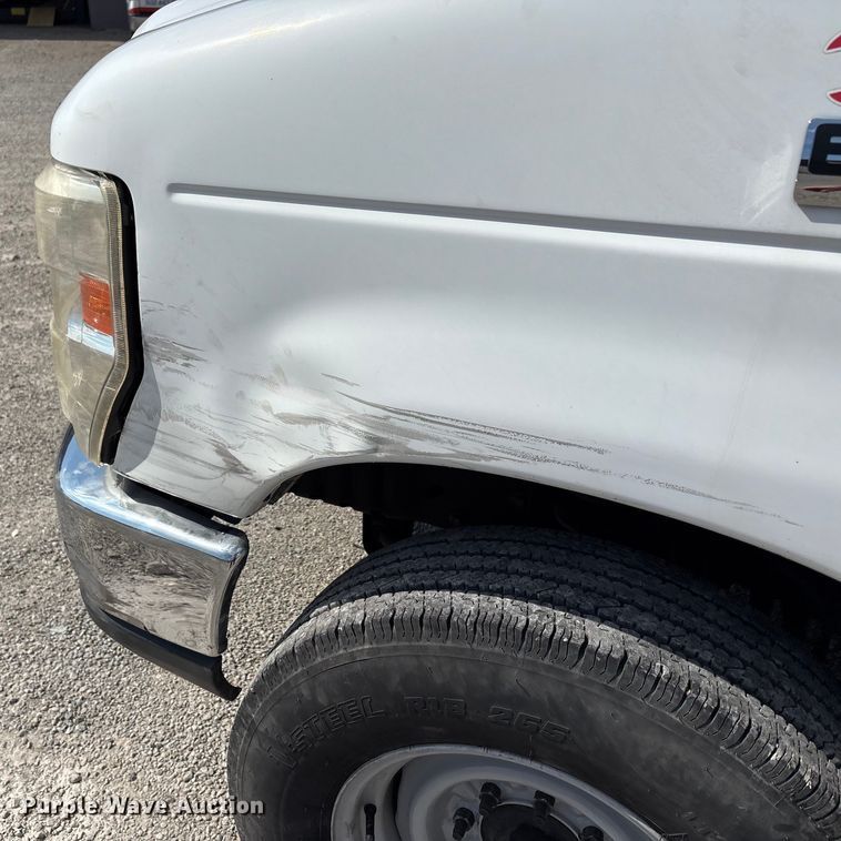 image for item EM6067 2015 Ford E350 Super Duty box truck