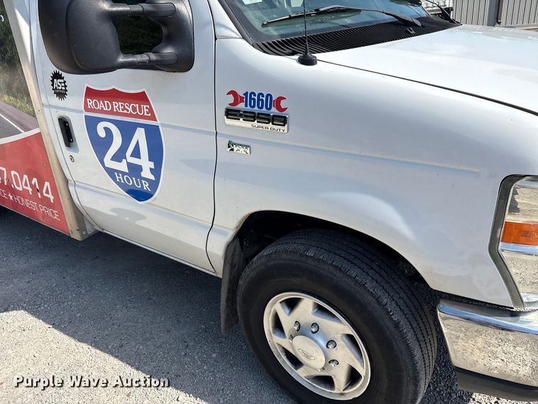 image for item EM6067 2015 Ford E350 Super Duty box truck