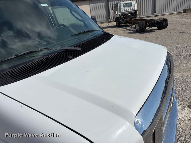 image for item EM6067 2015 Ford E350 Super Duty box truck