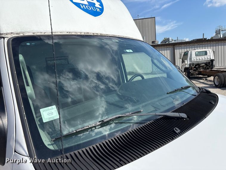 image for item EM6067 2015 Ford E350 Super Duty box truck