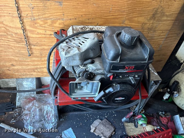 image for item EM6067 2015 Ford E350 Super Duty box truck