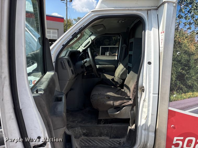 image for item EM6067 2015 Ford E350 Super Duty box truck