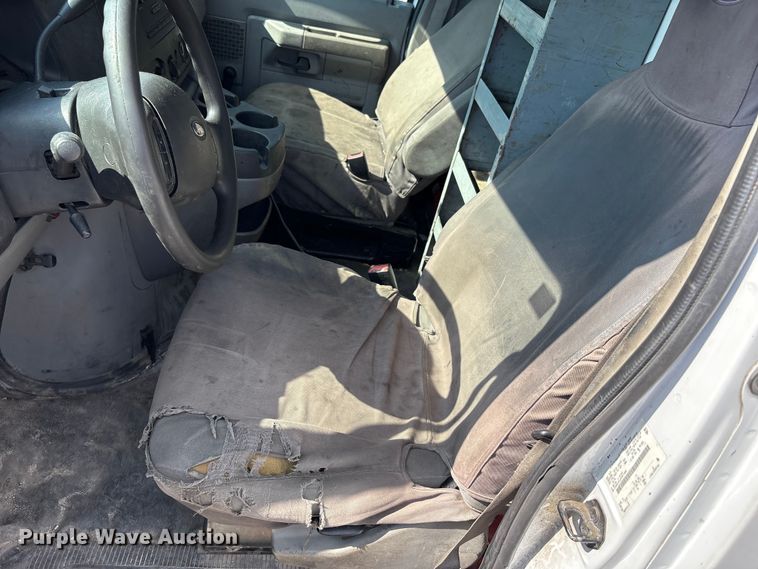 image for item EM6067 2015 Ford E350 Super Duty box truck