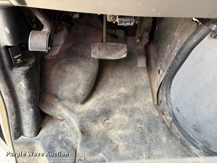 image for item EM6067 2015 Ford E350 Super Duty box truck