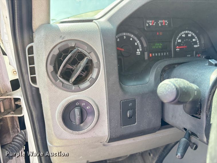 image for item EM6067 2015 Ford E350 Super Duty box truck