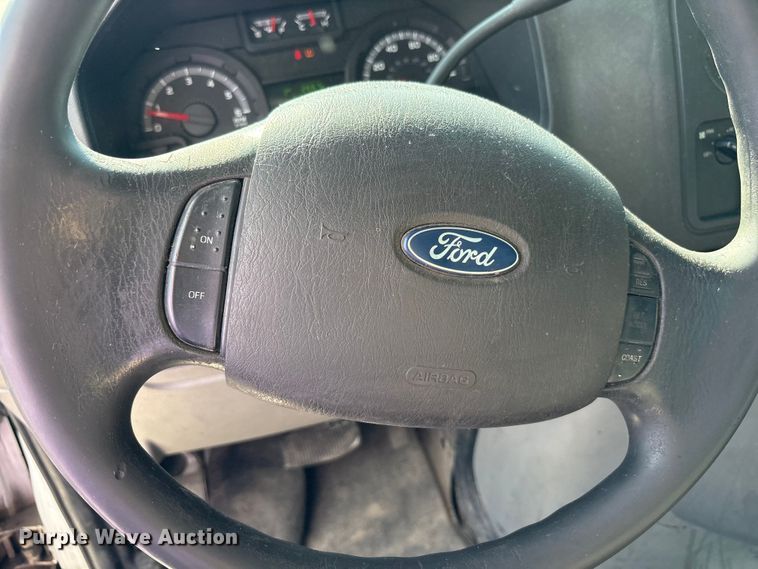 image for item EM6067 2015 Ford E350 Super Duty box truck