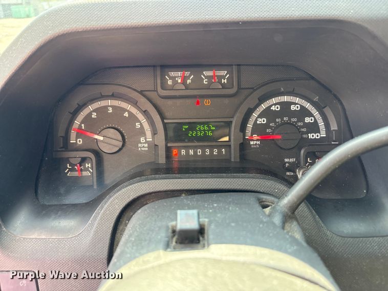 image for item EM6067 2015 Ford E350 Super Duty box truck