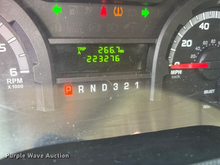 image for item EM6067 2015 Ford E350 Super Duty box truck