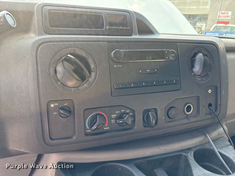 image for item EM6067 2015 Ford E350 Super Duty box truck