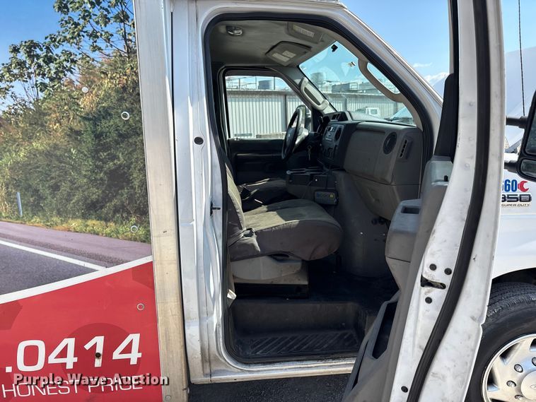 image for item EM6067 2015 Ford E350 Super Duty box truck