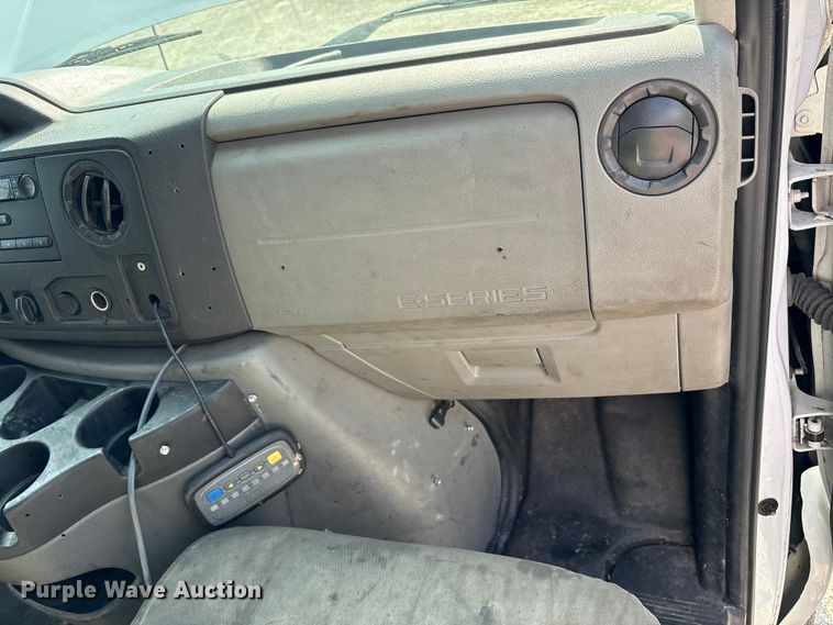 image for item EM6067 2015 Ford E350 Super Duty box truck