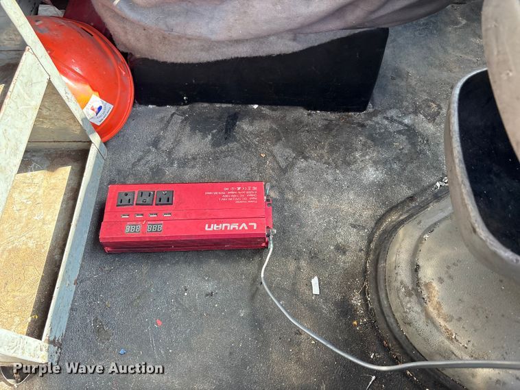 image for item EM6067 2015 Ford E350 Super Duty box truck