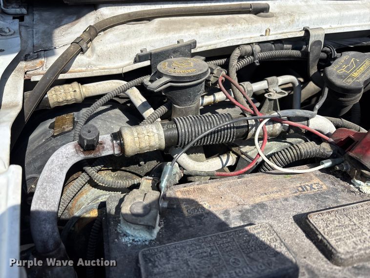 image for item EM6067 2015 Ford E350 Super Duty box truck