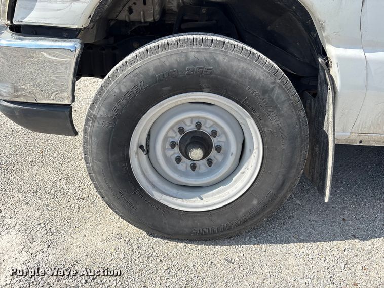 image for item EM6067 2015 Ford E350 Super Duty box truck