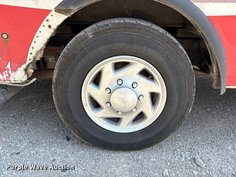 image for item EM6067 2015 Ford E350 Super Duty box truck