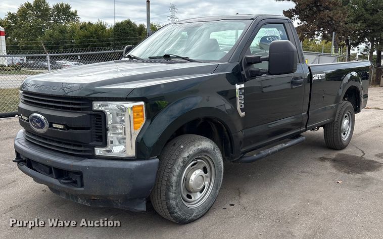 image for item EM6092 2017 Ford F350 Super Duty pickup truck