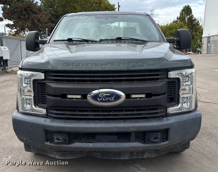 image for item EM6092 2017 Ford F350 Super Duty pickup truck