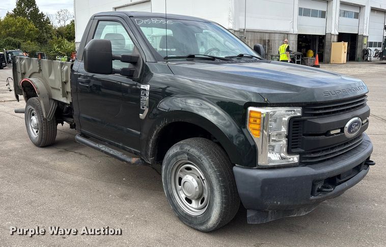 image for item EM6092 2017 Ford F350 Super Duty pickup truck