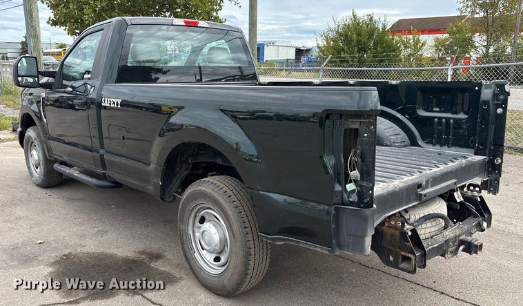 image for item EM6092 2017 Ford F350 Super Duty pickup truck