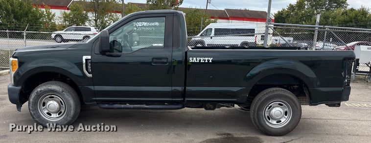 image for item EM6092 2017 Ford F350 Super Duty pickup truck