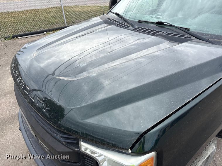 image for item EM6092 2017 Ford F350 Super Duty pickup truck