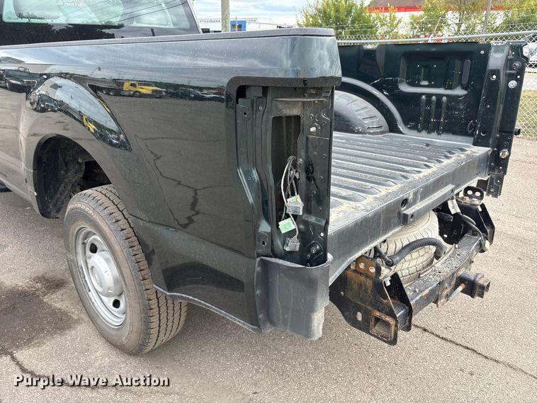 image for item EM6092 2017 Ford F350 Super Duty pickup truck