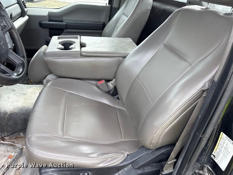 image for item EM6092 2017 Ford F350 Super Duty pickup truck