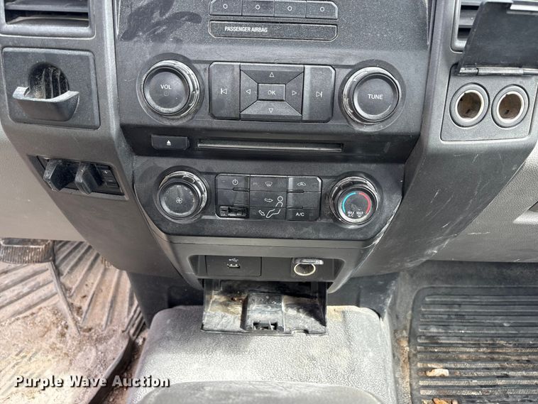 image for item EM6092 2017 Ford F350 Super Duty pickup truck