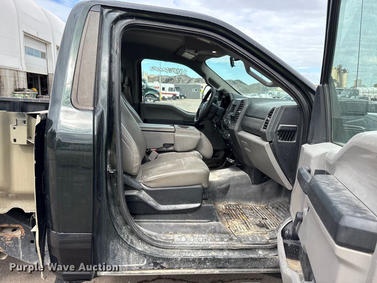 image for item EM6092 2017 Ford F350 Super Duty pickup truck