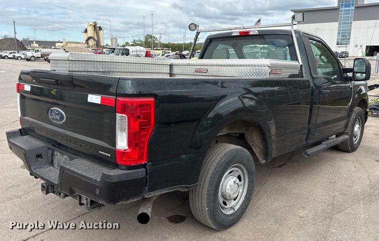 image for item EM6093 2017 Ford F250 Super Duty pickup truck