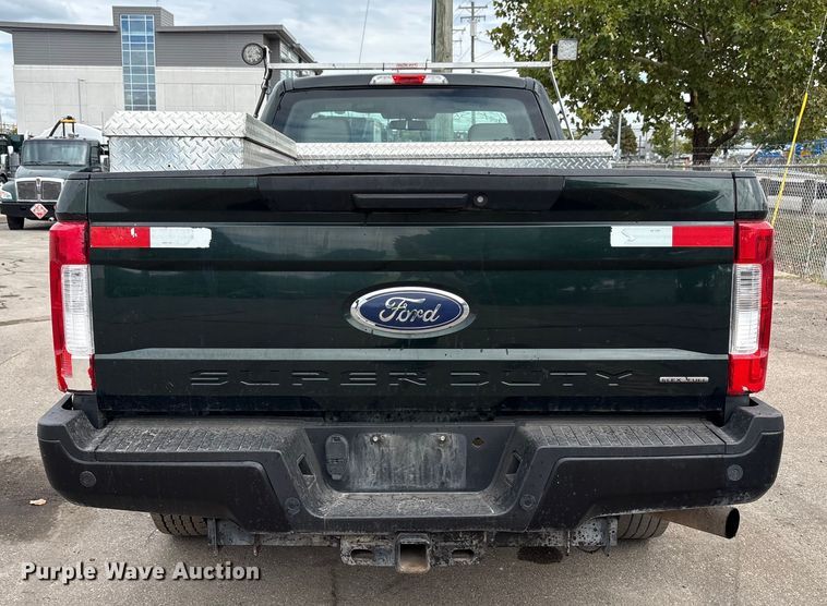 image for item EM6093 2017 Ford F250 Super Duty pickup truck