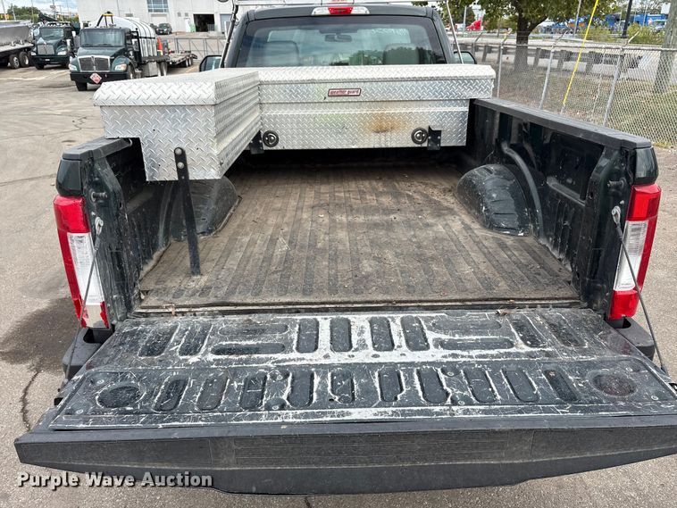 image for item EM6093 2017 Ford F250 Super Duty pickup truck