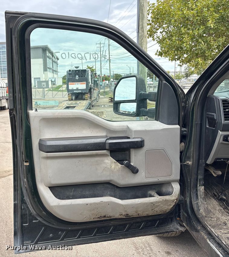 image for item EM6093 2017 Ford F250 Super Duty pickup truck