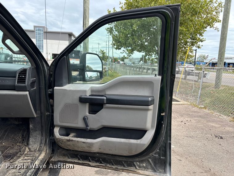 image for item EM6093 2017 Ford F250 Super Duty pickup truck