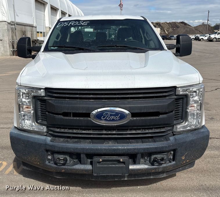 image for item EM6095 2018 Ford F250 Super Duty SuperCab pickup truck