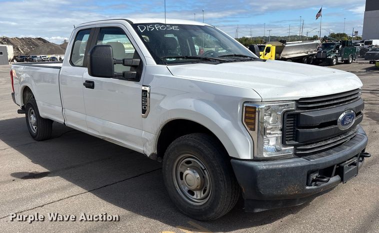 image for item EM6095 2018 Ford F250 Super Duty SuperCab pickup truck