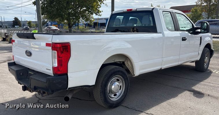 image for item EM6095 2018 Ford F250 Super Duty SuperCab pickup truck