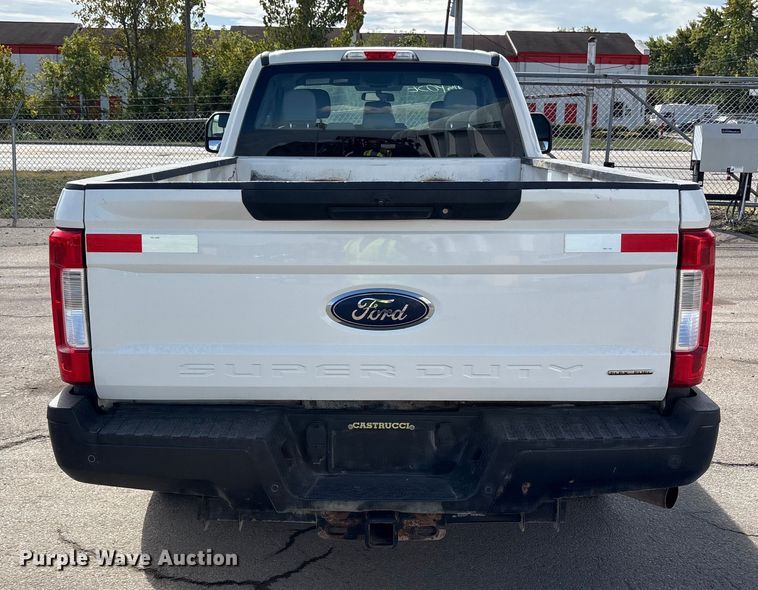 image for item EM6095 2018 Ford F250 Super Duty SuperCab pickup truck