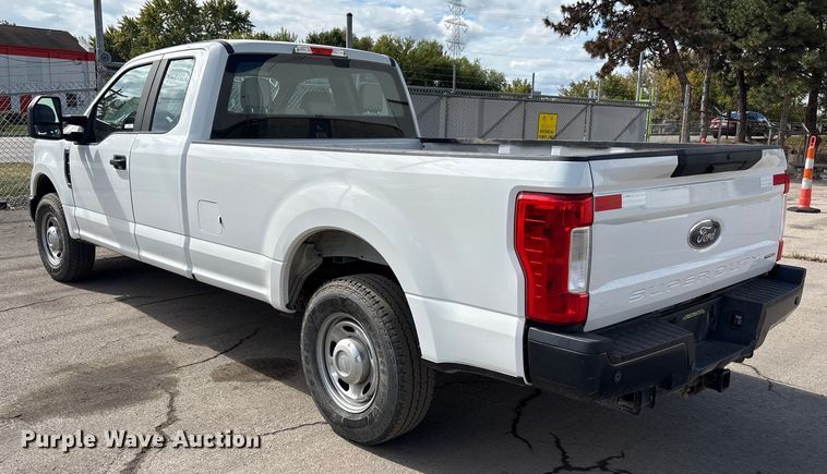 image for item EM6095 2018 Ford F250 Super Duty SuperCab pickup truck