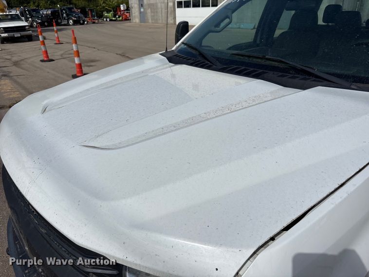 image for item EM6095 2018 Ford F250 Super Duty SuperCab pickup truck