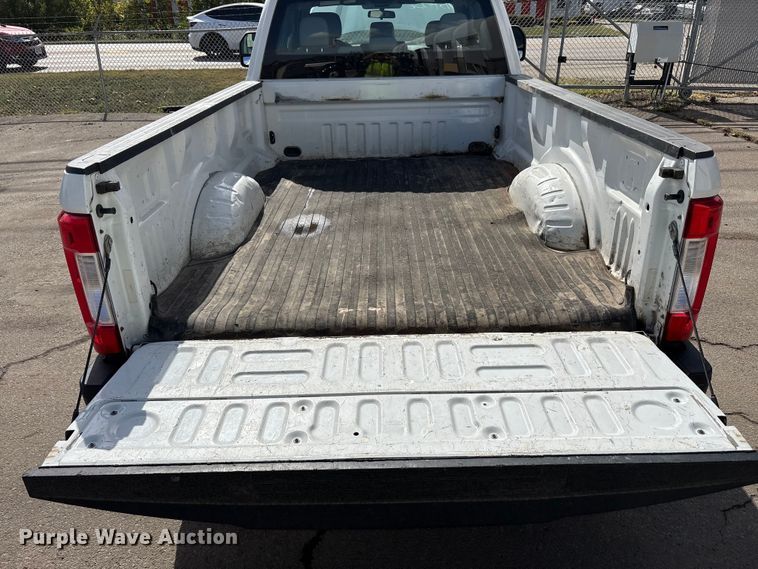 image for item EM6095 2018 Ford F250 Super Duty SuperCab pickup truck