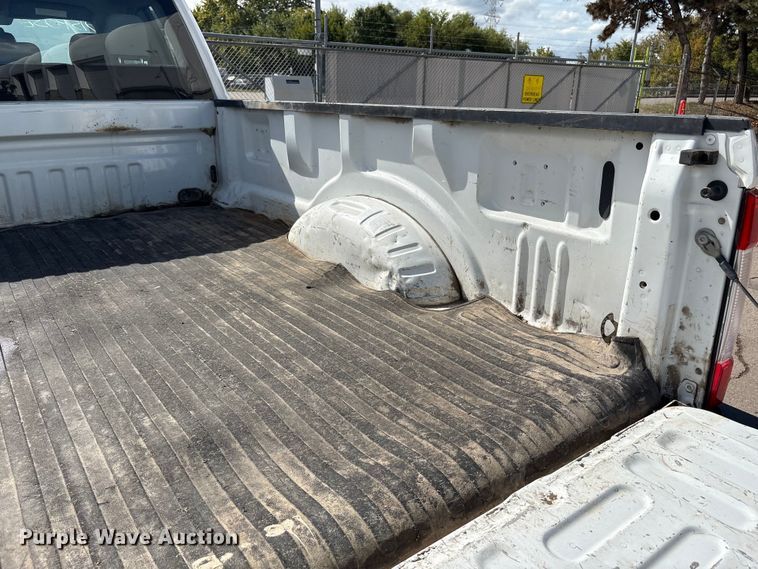 image for item EM6095 2018 Ford F250 Super Duty SuperCab pickup truck