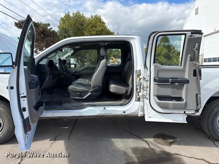 image for item EM6095 2018 Ford F250 Super Duty SuperCab pickup truck