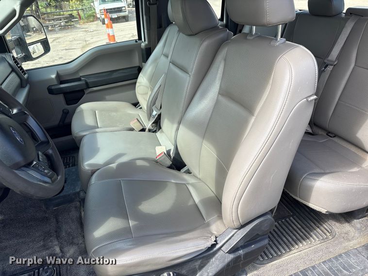 image for item EM6095 2018 Ford F250 Super Duty SuperCab pickup truck