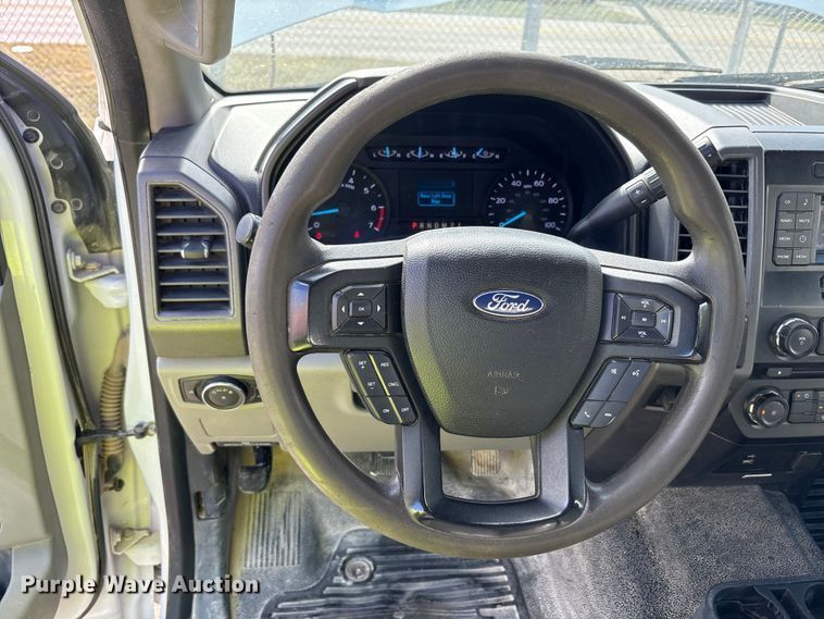 image for item EM6095 2018 Ford F250 Super Duty SuperCab pickup truck