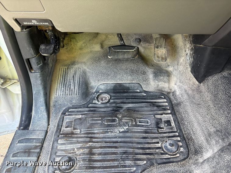 image for item EM6095 2018 Ford F250 Super Duty SuperCab pickup truck