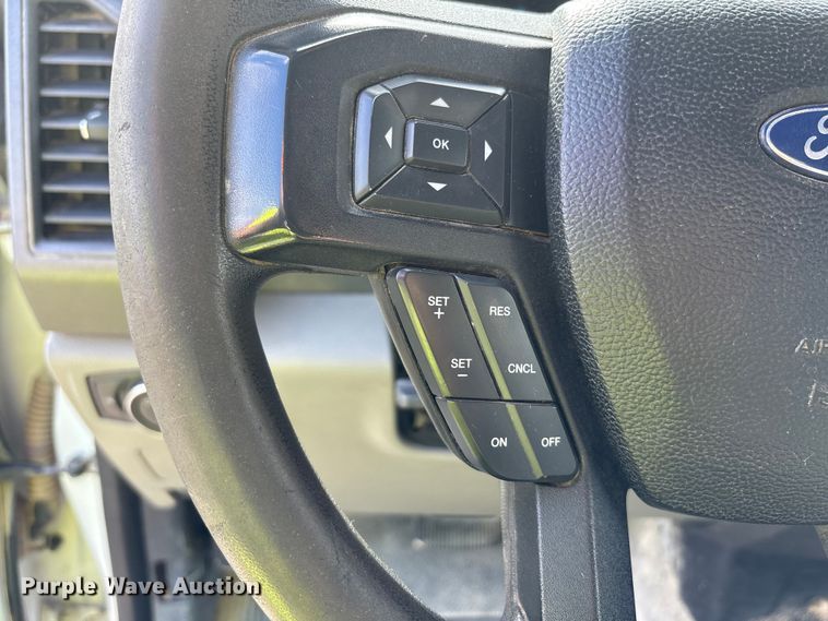 image for item EM6095 2018 Ford F250 Super Duty SuperCab pickup truck