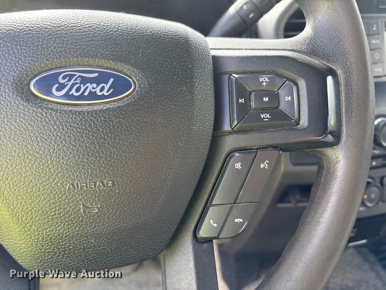 image for item EM6095 2018 Ford F250 Super Duty SuperCab pickup truck