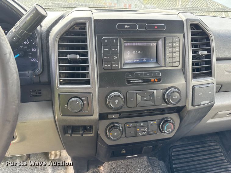 image for item EM6095 2018 Ford F250 Super Duty SuperCab pickup truck